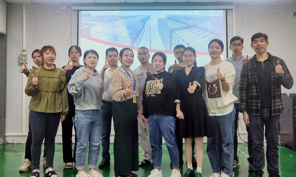 11月30日，企業(yè)文化部主導舉辦了11月新職工座談會，歡迎新家人的加入并及時了解他們的思想和工作狀態(tài)，傾聽他們的心聲，搭建溝通交流的平臺，讓他們能更好更快地融入新的工作環(huán)境，增強集體歸屬感。